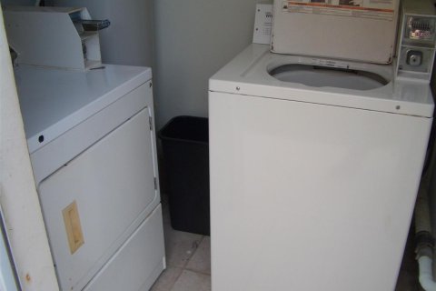 Condo in Lighthouse Point, Florida, 1 bedroom № 2083417 - photo 14