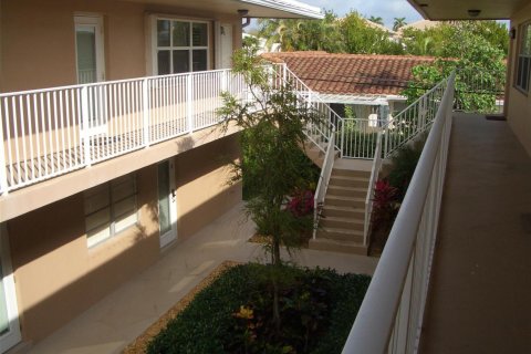 Condo in Lighthouse Point, Florida, 1 bedroom № 2083417 - photo 9
