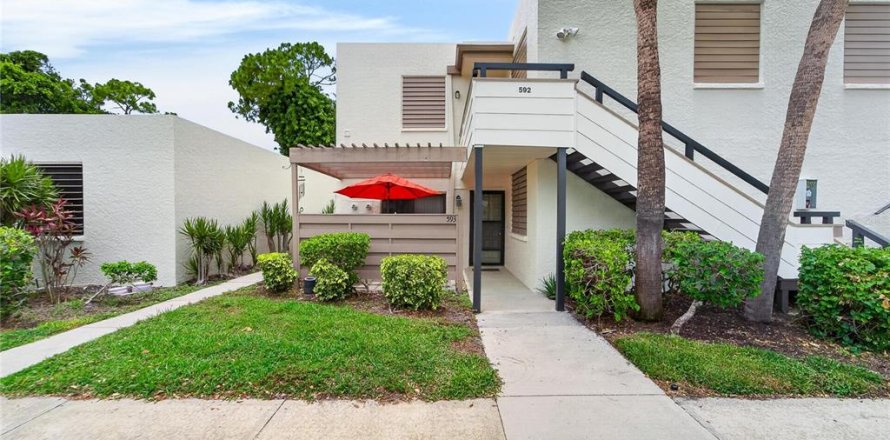 Condo in Bradenton, Florida, 2 bedrooms № 2217173