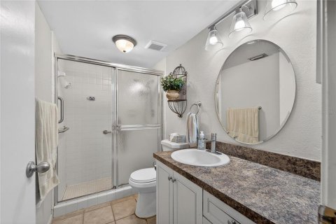 Condo in Bradenton, Florida, 2 bedrooms № 2217173 - photo 21