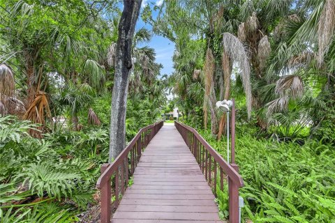 Condo in Bradenton, Florida, 2 bedrooms № 2217173 - photo 17