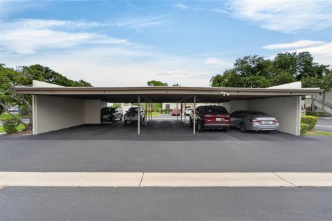 Condo in Bradenton, Florida, 2 bedrooms № 2217173 - photo 8