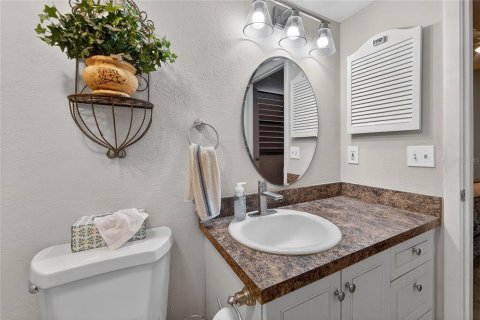 Condo in Bradenton, Florida, 2 bedrooms № 2217173 - photo 22