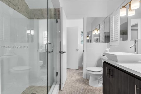 Villa ou maison à vendre à Miami Beach, Floride: 2 chambres, 82.87 m2 № 2170217 - photo 13