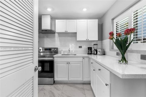 Villa ou maison à vendre à Miami Beach, Floride: 2 chambres, 82.87 m2 № 2170217 - photo 8