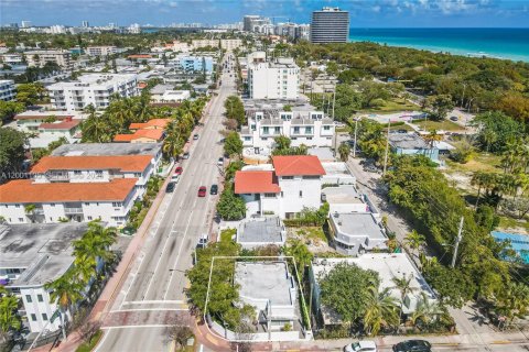 Villa ou maison à vendre à Miami Beach, Floride: 2 chambres, 82.87 m2 № 2170217 - photo 28