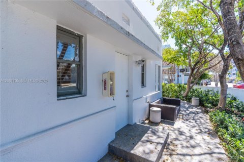 Villa ou maison à vendre à Miami Beach, Floride: 2 chambres, 82.87 m2 № 2170217 - photo 20