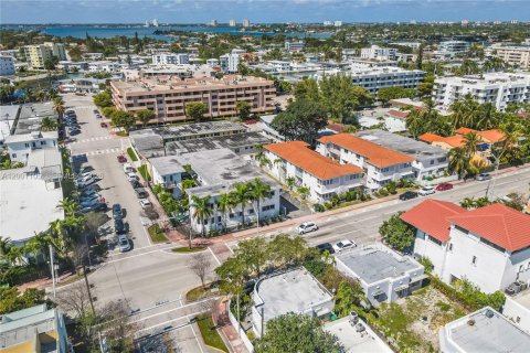 Villa ou maison à vendre à Miami Beach, Floride: 2 chambres, 82.87 m2 № 2170217 - photo 29