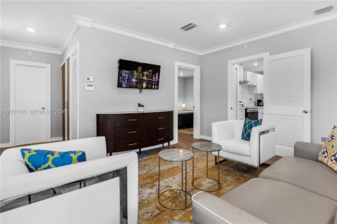 Villa ou maison à vendre à Miami Beach, Floride: 2 chambres, 82.87 m2 № 2170217 - photo 2