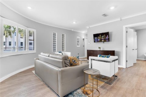 Villa ou maison à vendre à Miami Beach, Floride: 2 chambres, 82.87 m2 № 2170217 - photo 3
