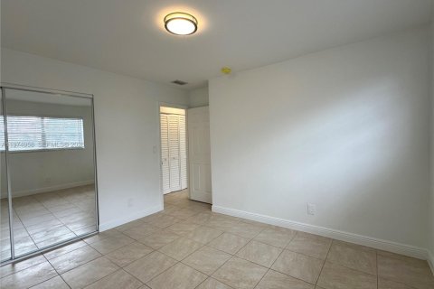 Apartment in Davie, Florida 2 bedrooms № 2036170 - photo 12