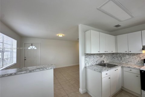 Apartment in Davie, Florida 2 bedrooms № 2036170 - photo 4