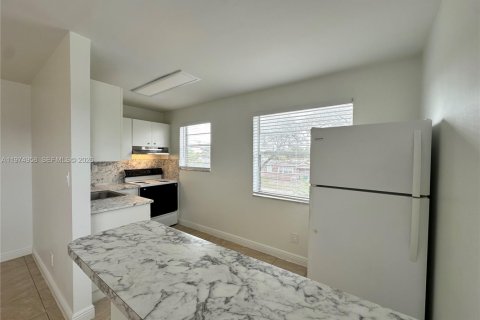 Apartment in Davie, Florida 2 bedrooms № 2036170 - photo 3