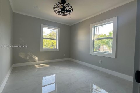 Villa ou maison à louer à Coral Gables, Floride: 3 chambres, 102.19 m2 № 2000192 - photo 9