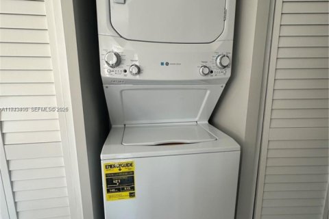 Villa ou maison à louer à Coral Gables, Floride: 3 chambres, 102.19 m2 № 2000192 - photo 17