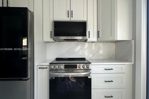 Villa ou maison à louer à Coral Gables, Floride: 3 chambres, 102.19 m2 № 2000192 - photo 18