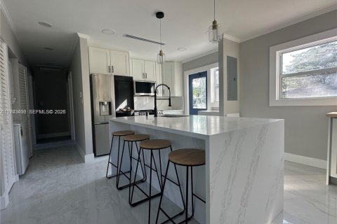 Villa ou maison à louer à Coral Gables, Floride: 3 chambres, 102.19 m2 № 2000192 - photo 11