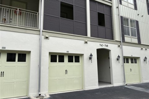 Condo in Celebration, Florida, 2 bedrooms  № 2394324 - photo 28