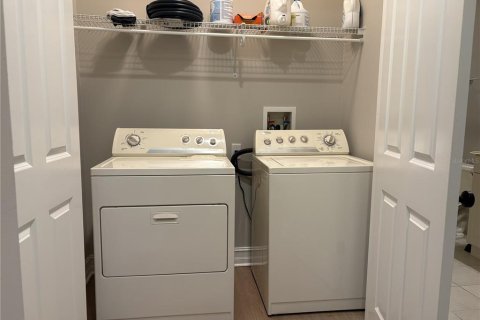 Condo in Celebration, Florida, 2 bedrooms  № 2394324 - photo 24