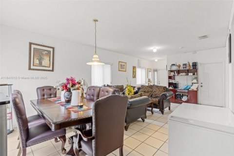 House in Homestead, Florida 4 bedrooms, 163.69 sq.m. № 1830269 - photo 8