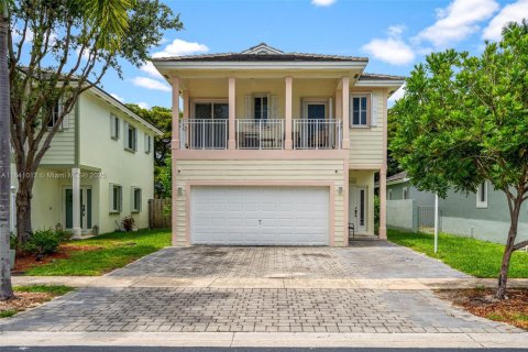 House in Homestead, Florida 4 bedrooms, 163.69 sq.m. № 1830269 - photo 1
