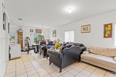 House in Homestead, Florida 4 bedrooms, 163.69 sq.m. № 1830269 - photo 5