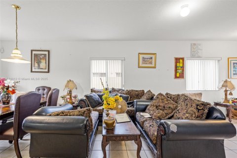 House in Homestead, Florida 4 bedrooms, 163.69 sq.m. № 1830269 - photo 6
