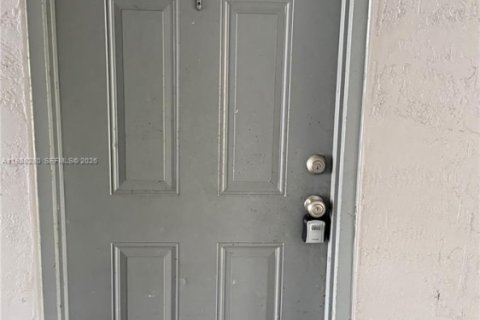 Condominio en alquiler en Homestead, Florida, 3 dormitorios, 104.61 m2 № 2063381 - foto 2