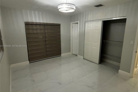 Снять в аренду виллу или дом в Катлер-Бей, Флорида 3 спальни, 130.81м2, № 1989400 - фото 15