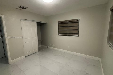 Снять в аренду виллу или дом в Катлер-Бей, Флорида 3 спальни, 130.81м2, № 1989400 - фото 13