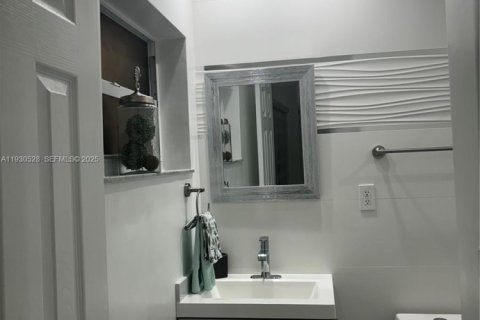 Снять в аренду виллу или дом в Катлер-Бей, Флорида 3 спальни, 130.81м2, № 1989400 - фото 20