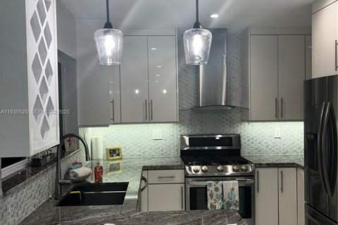 Снять в аренду виллу или дом в Катлер-Бей, Флорида 3 спальни, 130.81м2, № 1989400 - фото 16