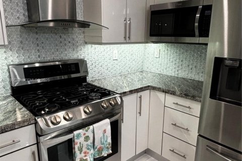 Снять в аренду виллу или дом в Катлер-Бей, Флорида 3 спальни, 130.81м2, № 1989400 - фото 17