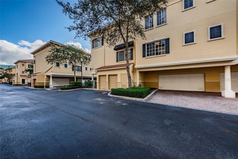 Copropriété à louer à Tampa, Floride: 3 chambres, 177.16 m2 № 2388116 - photo 3