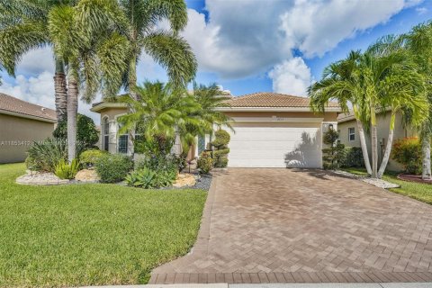 Villa ou maison à vendre à Boynton Beach, Floride: 3 chambres, 221.01 m2 № 1875566 - photo 1
