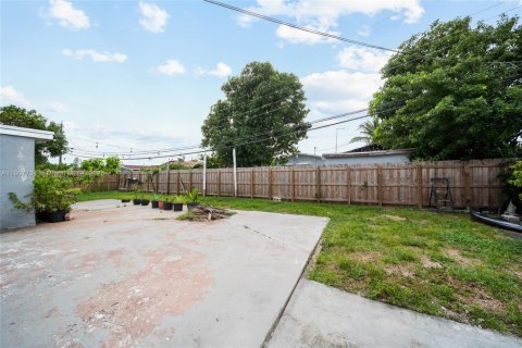 Casa en venta en Pompano Beach, Florida, 4 dormitorios, 119.94 m2 № 1963965 - foto 20