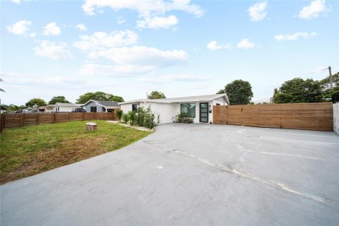 Casa en venta en Pompano Beach, Florida, 4 dormitorios, 119.94 m2 № 1963965 - foto 3