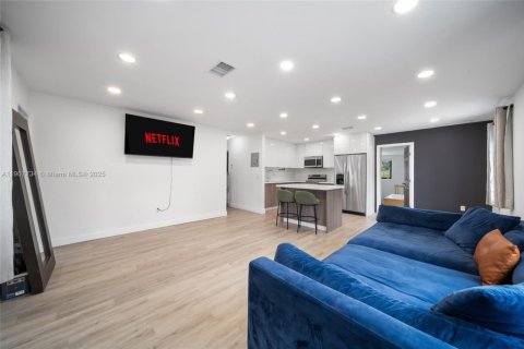 Casa en venta en Pompano Beach, Florida, 4 dormitorios, 119.94 m2 № 1963965 - foto 8