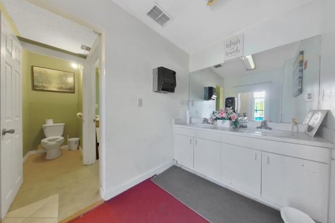 Commercial property in Tampa, Florida 468.23 sq.m. № 1879718 - photo 18