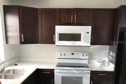 Снять в аренду квартиру в Форт-Лодердейл, Флорида 1 комната, 390.19м2, № 2155845 - фото 2