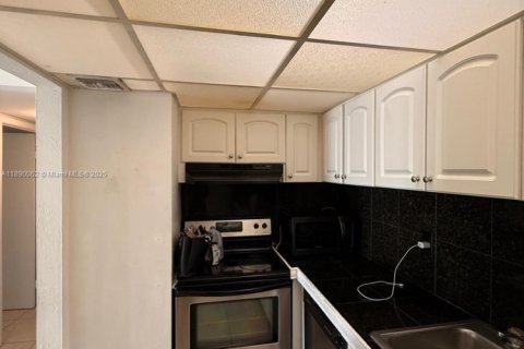 Condominio en alquiler en Miami, Florida, 1 dormitorio, 70.42 m2 № 1939282 - foto 15