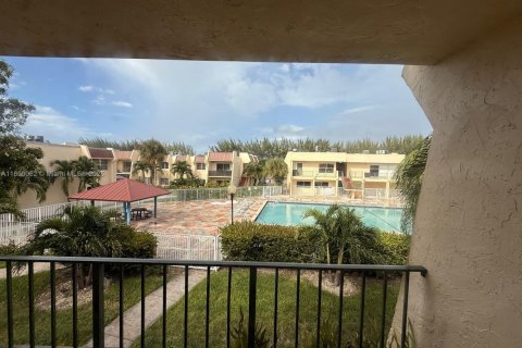 Condominio en alquiler en Miami, Florida, 1 dormitorio, 70.42 m2 № 1939282 - foto 19