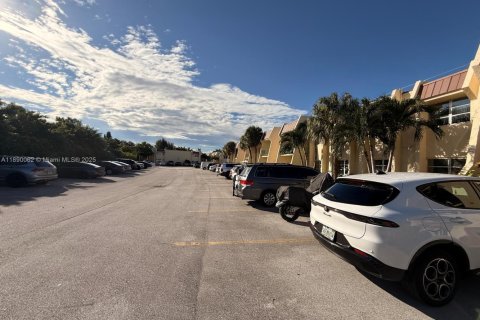 Condominio en alquiler en Miami, Florida, 1 dormitorio, 70.42 m2 № 1939282 - foto 10