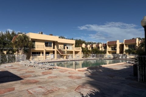 Condominio en alquiler en Miami, Florida, 1 dormitorio, 70.42 m2 № 1939282 - foto 17