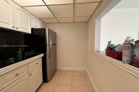 Condominio en alquiler en Miami, Florida, 1 dormitorio, 70.42 m2 № 1939282 - foto 14