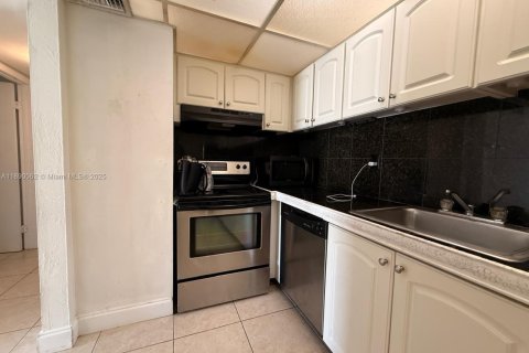 Condominio en alquiler en Miami, Florida, 1 dormitorio, 70.42 m2 № 1939282 - foto 7