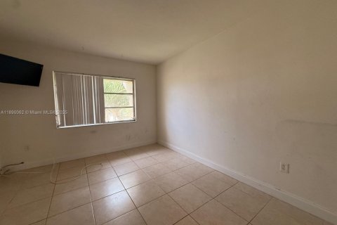 Condominio en alquiler en Miami, Florida, 1 dormitorio, 70.42 m2 № 1939282 - foto 16