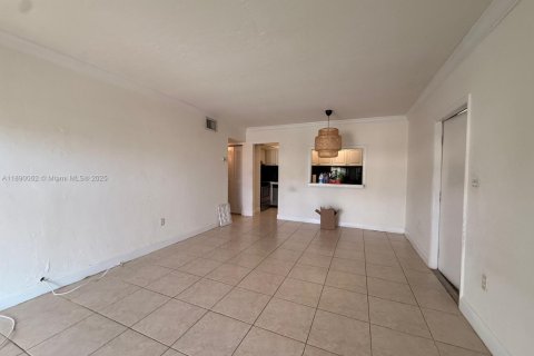 Condominio en alquiler en Miami, Florida, 1 dormitorio, 70.42 m2 № 1939282 - foto 9