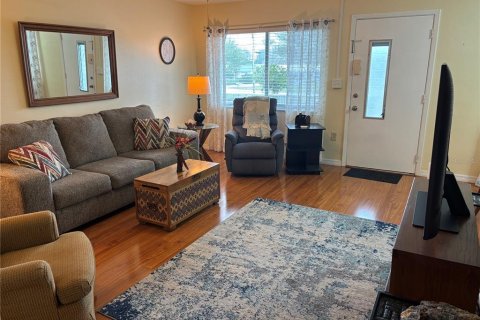 Condo in Seminole, Florida, 2 bedrooms  № 1542566 - photo 3