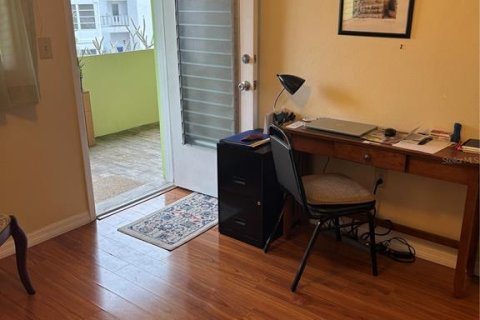 Condo in Seminole, Florida, 2 bedrooms  № 1542566 - photo 8
